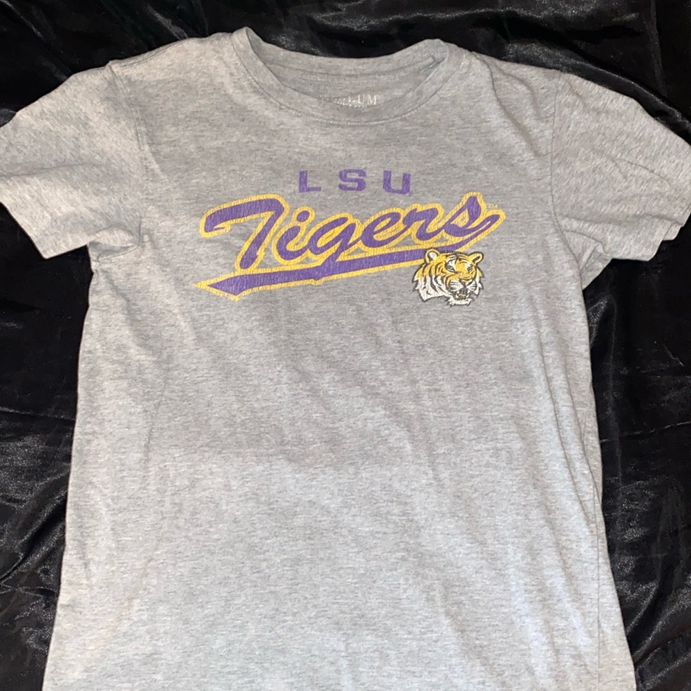 LSU tigers t-shirt, size youth 12-14 (youth medium), brand: colosseum athletics